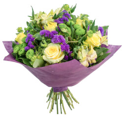 Букет «Причуды Джессики Флэтчер - желтая альстромерия, кустовая хризантема и желтая роза»