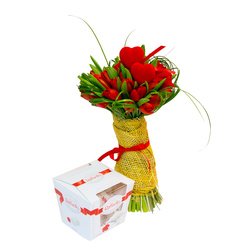 Букет «Tulipa. Valentine - красные тюльпаны в упаковке с сердечками.» Букет «Tulipa. Valentine - красные тюльпаны в упаковке с сердечками.»