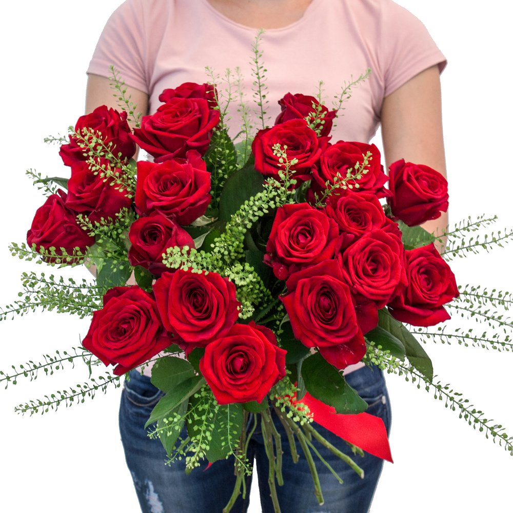 Моника: красные розы с гринбелом