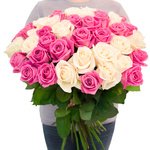 Букет 55 белых и розовых роз в Санкт-Петербурге - Фотография 3