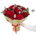 Букет из красных роз и эвкалипта в Санкт-Петербурге - Фотография 3