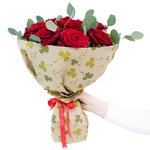 Букет из красных роз и эвкалипта в Санкт-Петербурге - Фотография 6