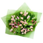 Букет с кустовыми розами и тюльпанами в Санкт-Петербурге - Фотография 5