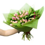 Букет с кустовыми розами и тюльпанами в Санкт-Петербурге - Фотография 4