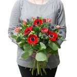 Букет из красных анемонов в Санкт-Петербурге - Фотография 4