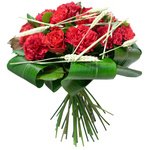 В составе букета аспидистра, гвоздика красная, колоски и красные розы. - Фотография 2