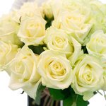 Букет из белых роз по акции в Санкт-Петербурге - Фотография 4