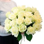 Букет из белых роз по акции в Санкт-Петербурге - Фотография 1