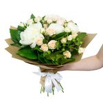 Пионы белые, роза кустовая персиковая, салал - Фотография 1