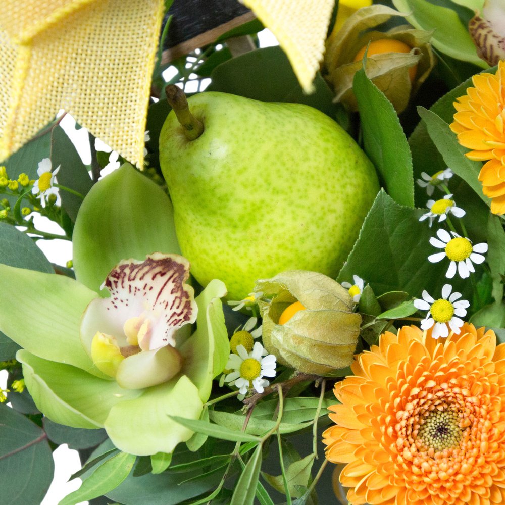 Цветочно-фруктовый букет Дюшес