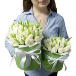 Шляпные коробки с белыми тюльпанами для мамы и дочки в Санкт-Петербурге - Фотография 3