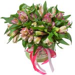 Шляпная коробка с розовой альстромерией в Санкт-Петербурге - Фотография 3