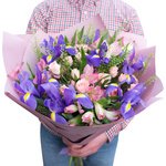 Букет из синих ирисов, розовых альстромерий и кустовой розовой розы в Санкт-Петербурге - Фотография 2