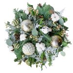 Композиция в коробке с елью, хлопком, шариками, шишками и медведем в Санкт-Петербурге - Фотография 3