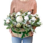 Композиция в коробке с елью, хлопком, шариками, шишками и медведем в Санкт-Петербурге - Фотография 2