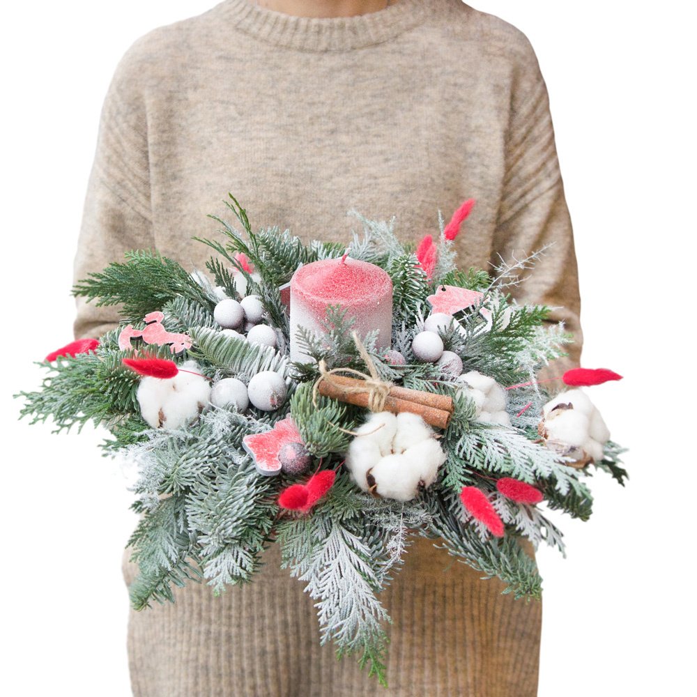 Рождественская композиция со свечой в Санкт-Петербурге