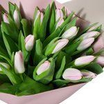 Букет из 21 розового тюльпана в упаковке в Санкт-Петербурге - Фотография 2