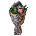 Мужской букет с протеей в крафте с принтом в Санкт-Петербурге - Фотография 2