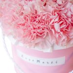 Розовые гвоздики в шляпной коробке в Санкт-Петербурге - Фотография 3