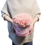 Розовые гвоздики в шляпной коробке в Санкт-Петербурге - Фотография 5