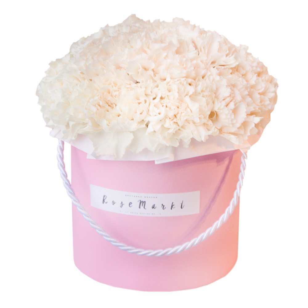 Кремовые гвоздики в шляпной коробке в Санкт-Петербурге