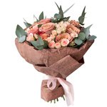 Букет из персиковых кустовых роз и роз Капучино в стильной упаковке в Санкт-Петербурге - Фотография 2