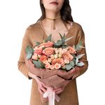 Букет из персиковых кустовых роз и роз Капучино в стильной упаковке в Санкт-Петербурге - Фотография 5