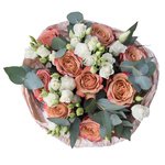 Букет из лизиантуса и роз Капучино в стильной упаковке в Санкт-Петербурге - Фотография 2