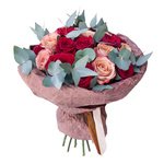 Букет из красных роз и роз Капучино в стильной упаковке в Санкт-Петербурге - Фотография 2