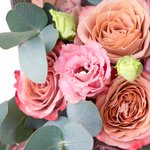 Розы Капучино и кружевной лизиантус в деревянном ящике в Санкт-Петербурге - Фотография 3 Розы Капучино и кружевной лизиантус в деревянном ящике в Санкт-Петербурге - Фотография 3