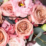 Розы Капучино и кружевной лизиантус в деревянном ящике в Санкт-Петербурге - Фотография 4 Розы Капучино и кружевной лизиантус в деревянном ящике в Санкт-Петербурге - Фотография 4