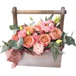 Розы Капучино и кружевной лизиантус в деревянном ящике в Санкт-Петербурге - Фотография 6 Розы Капучино и кружевной лизиантус в деревянном ящике в Санкт-Петербурге - Фотография 6