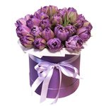 Сиреневые пионовидные тюльпаны в шляпной коробке в Санкт-Петербурге - Фотография 1