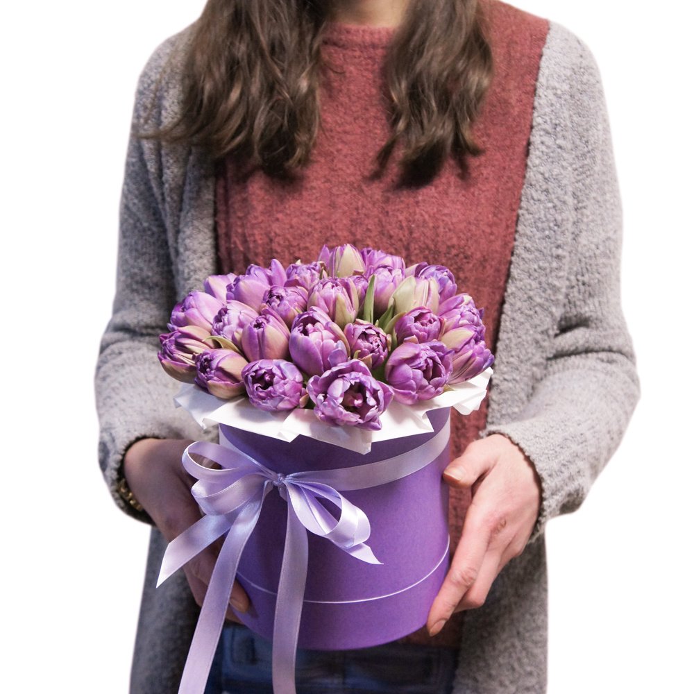 Вивьен: букет сиреневых пионовидных тюльпанов в шляпной коробке