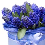 Букет из синих гиацинтов в шляпной коробке в Санкт-Петербурге - Фотография 3