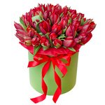 Красные пионовидные тюльпаны в шляпной коробке в Санкт-Петербурге - Фотография 4