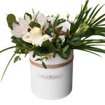 Композиция в шляпной коробке с кокосом и орхидеями в Санкт-Петербурге - Фотография 2