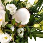 Композиция в шляпной коробке с кокосом и орхидеями в Санкт-Петербурге - Фотография 3