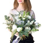 Раскидистый нежный букет невесты в Санкт-Петербурге - Фотография 4