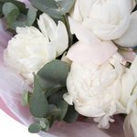 Пионы и эвкалипт в нежной упаковке в Санкт-Петербурге - Фотография 4