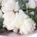 Пионы и эвкалипт в нежной упаковке в Санкт-Петербурге - Фотография 5