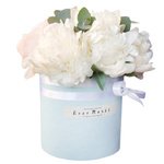 Белые пионы в шляпной коробке в Санкт-Петербурге - Фотография 4