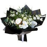 Букет с кокосом и белыми орхидеями в Санкт-Петербурге - Фотография 1