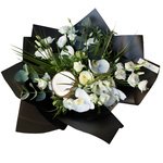 Букет с кокосом и белыми орхидеями в Санкт-Петербурге - Фотография 3