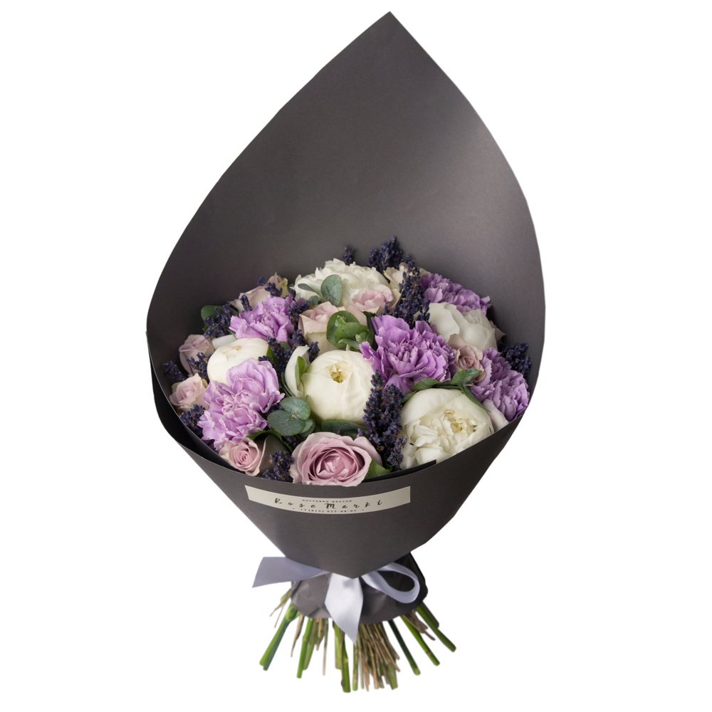 Пи: белые пионы, сиреневые розы и гвоздики, лаванда