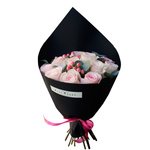 Букет из розовых роз и розового гиперикума в стильной чёрной упаковке в Санкт-Петербурге - Фотография 2