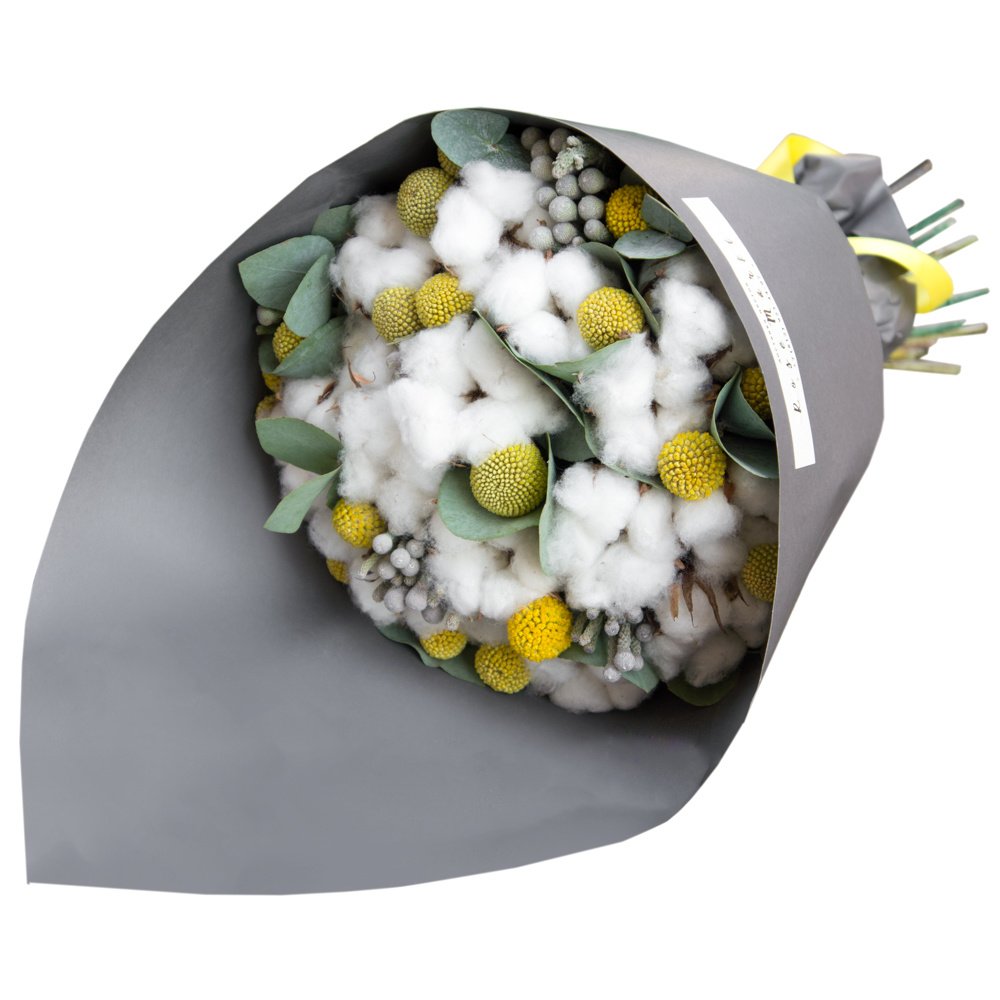 Букет из хлопка, брунии, краспедии и эвкалипта в стильной упаковке в Санкт-Петербурге