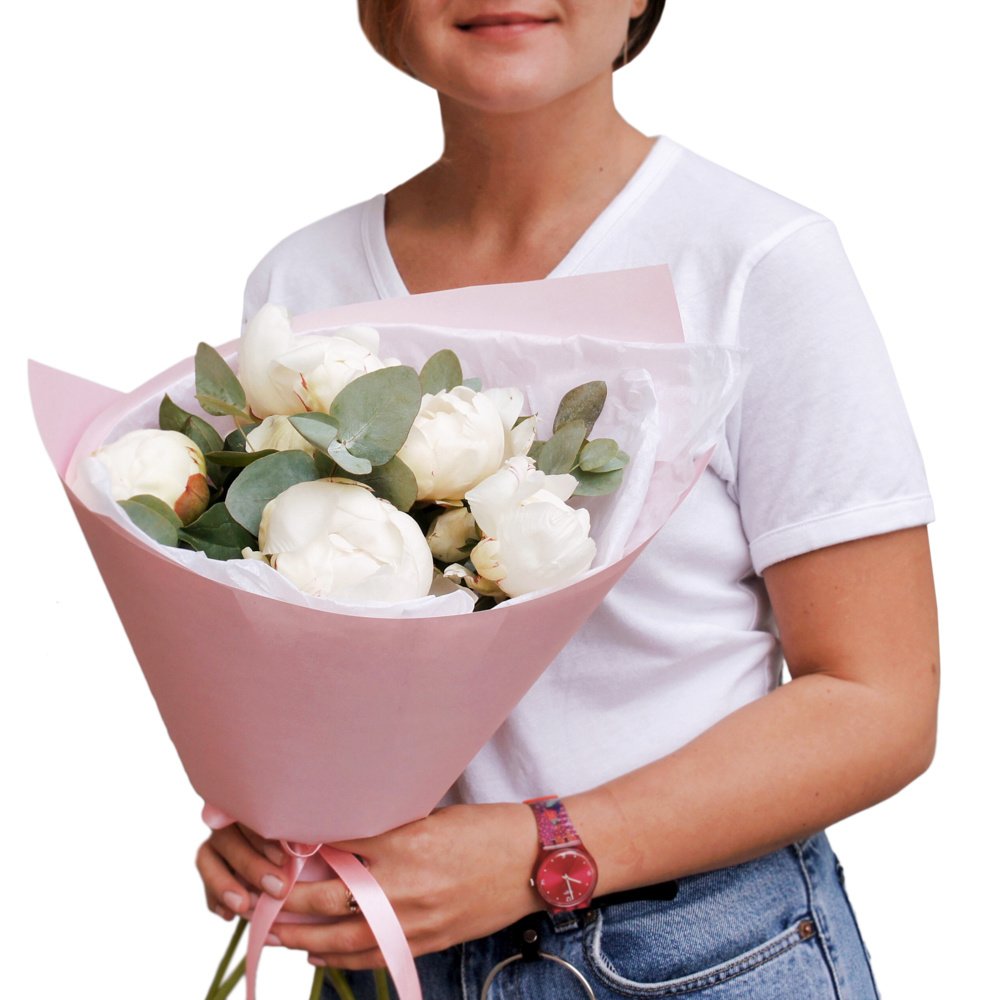 Белые пионы в нежной упаковке