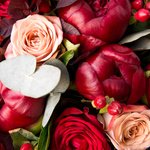 Шикарный букет в кофейно-винной цветовой гамме с пионами и розой Капучино в Санкт-Петербурге - Фотография 4