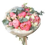 Букет в французском стиле с коралловыми пионами в Санкт-Петербурге - Фотография 1